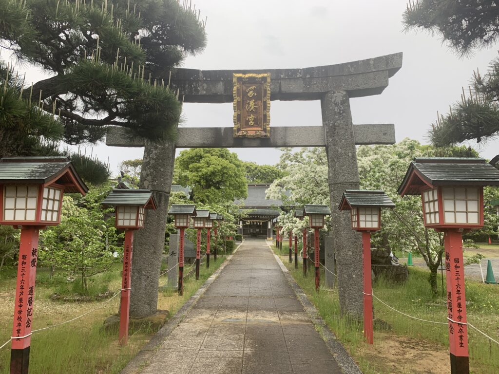 鳥居のなんじゃもんじゃの木